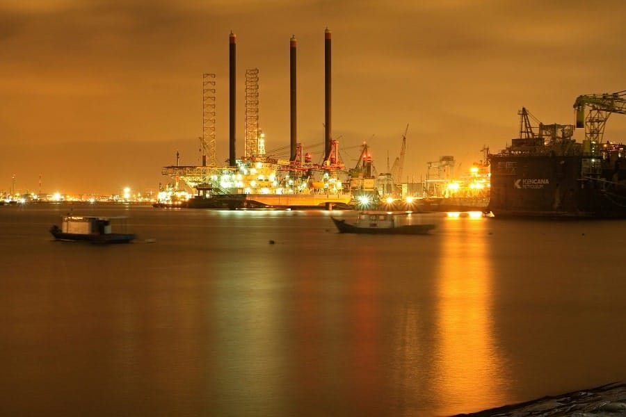 Oil Prices Surge Amid Middle East Conflict; Analysts Warn of $100 Threat and Pressure on Rupiah