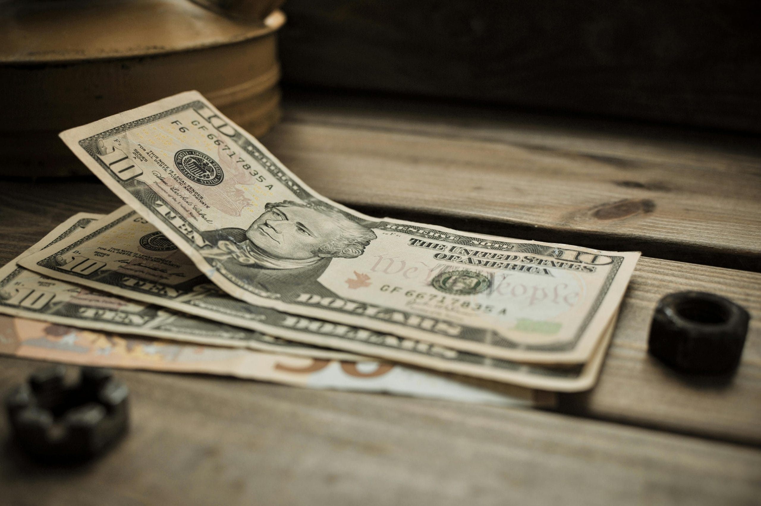 Rupiah Weakens to Rp17,326 per U.S. Dollar, Government Policies Among Contributing Factors
