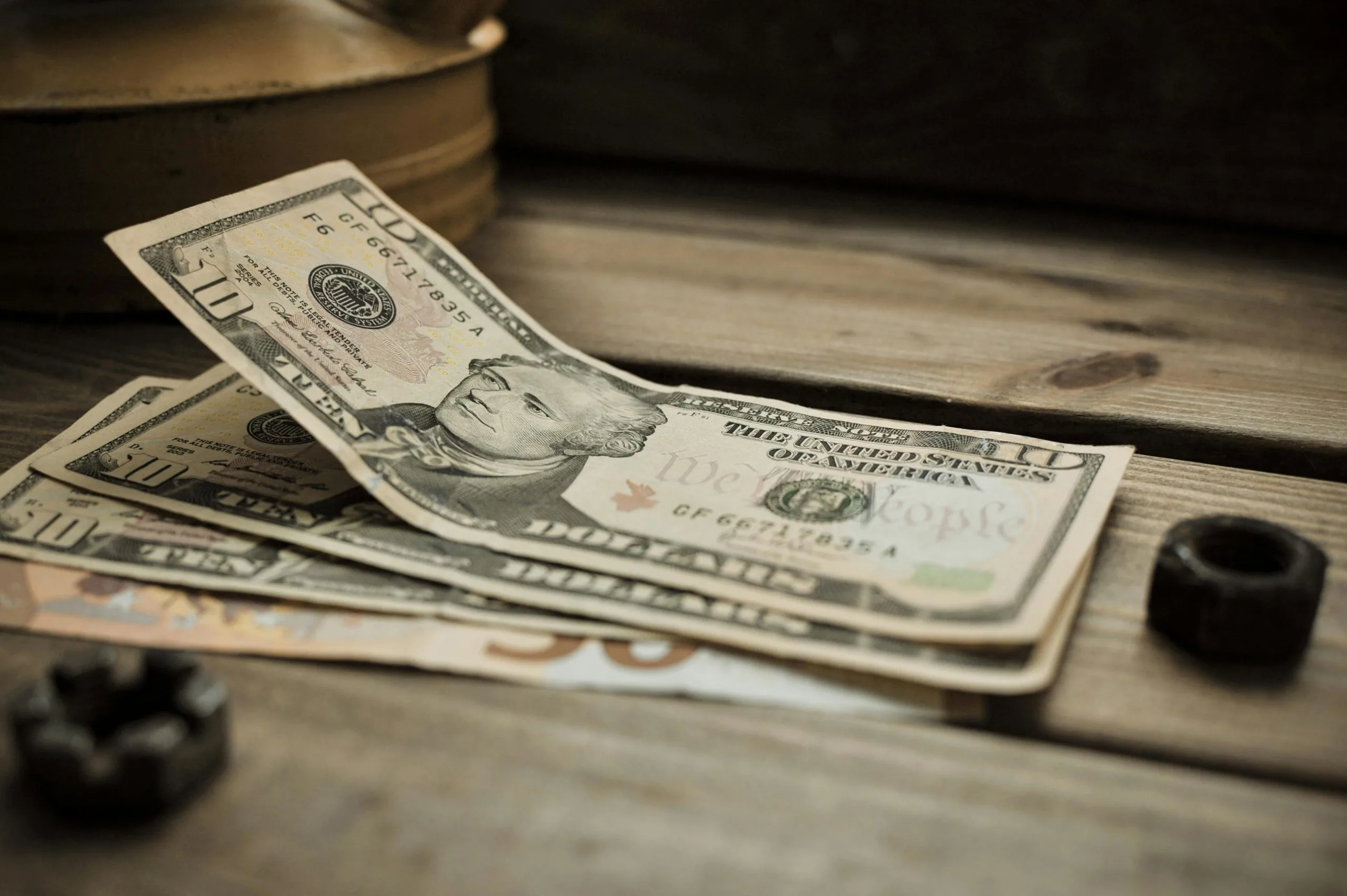 Rupiah Weakens to Rp17,326 per U.S. Dollar, Government Policies Among Contributing Factors