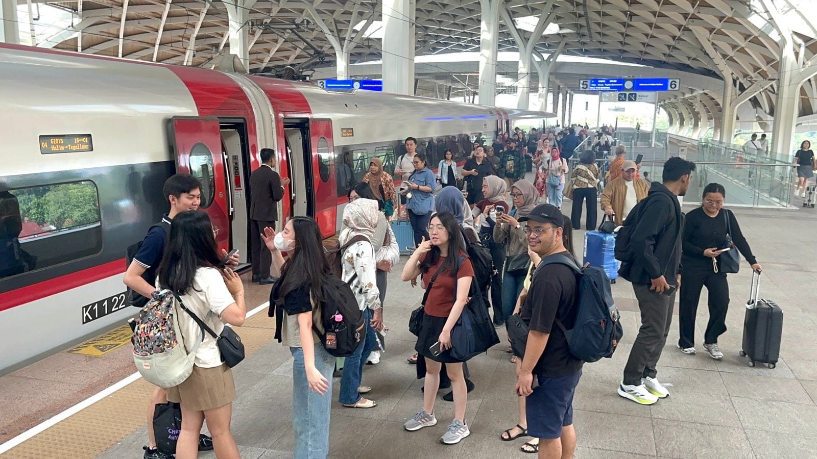 Whoosh Passenger Numbers Hit 21,900 During Long Weekend, KCIC Reminds Travelers of Baggage Rules