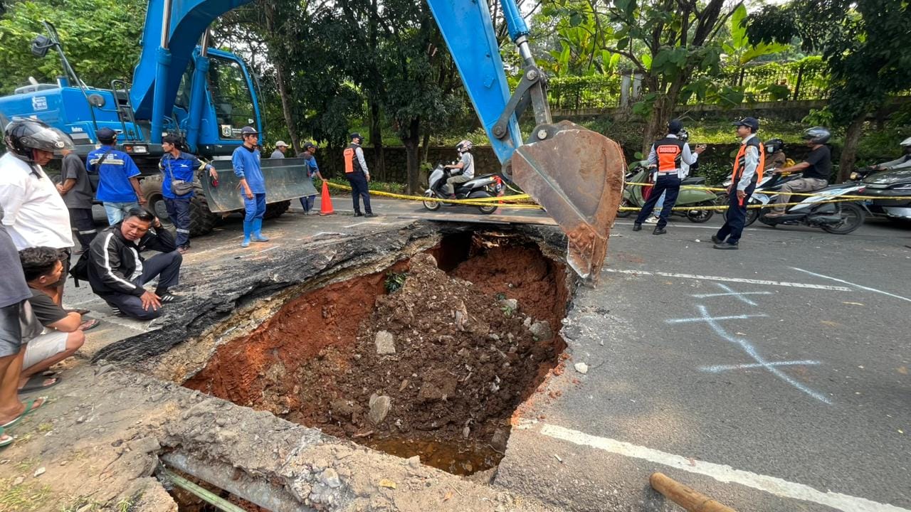 SDA Jakarta Moves to Repair Lenteng Agung Road Collapse