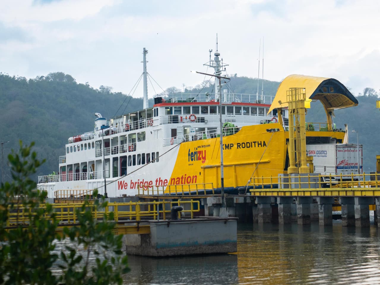 ASDP Ensures Ketapang–Gilimanuk Crossing Remains Under Control Ahead of Eid al-Adha Holiday