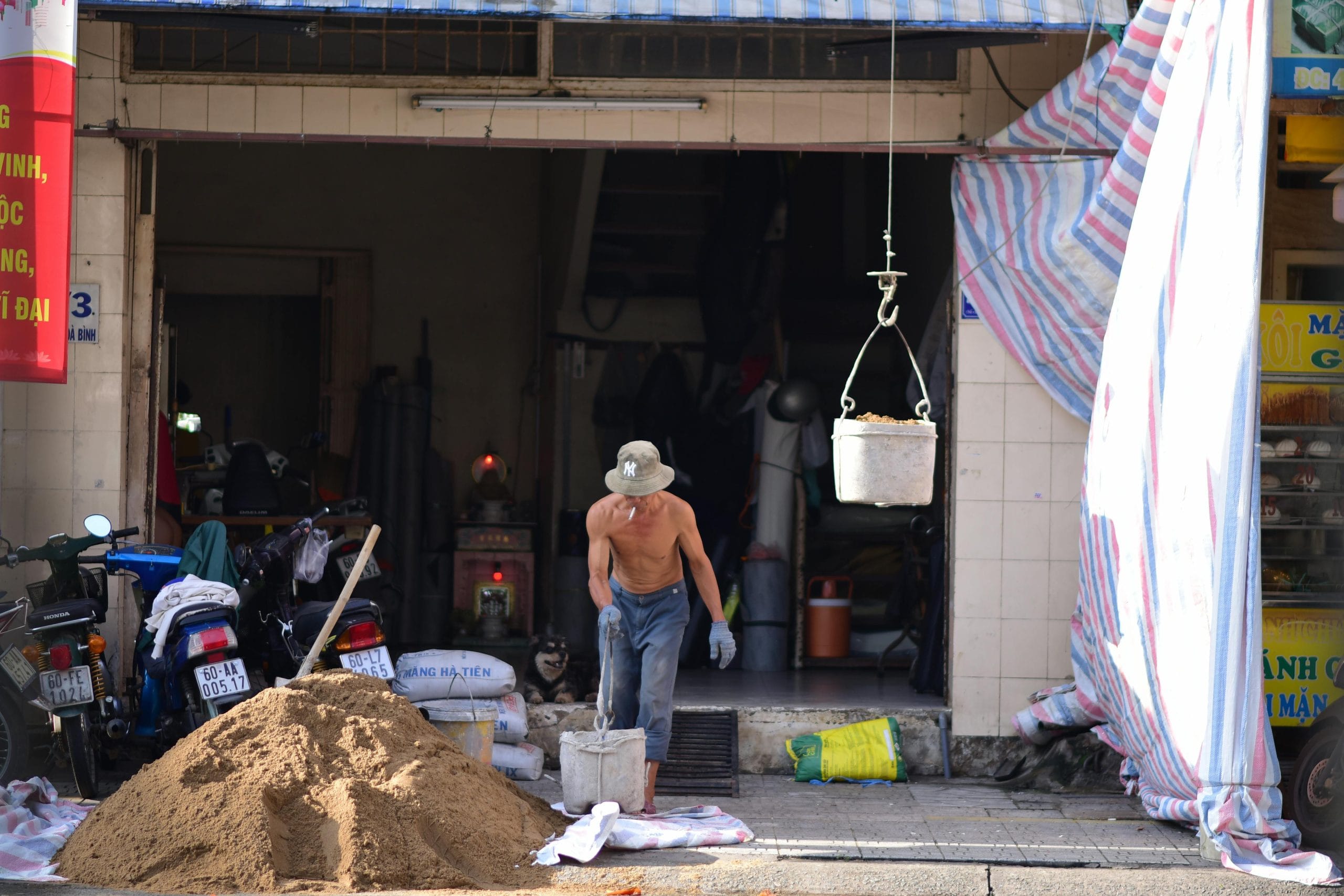 Indonesia’s Falling Unemployment Rate Masks Deep Labor Market Challenges