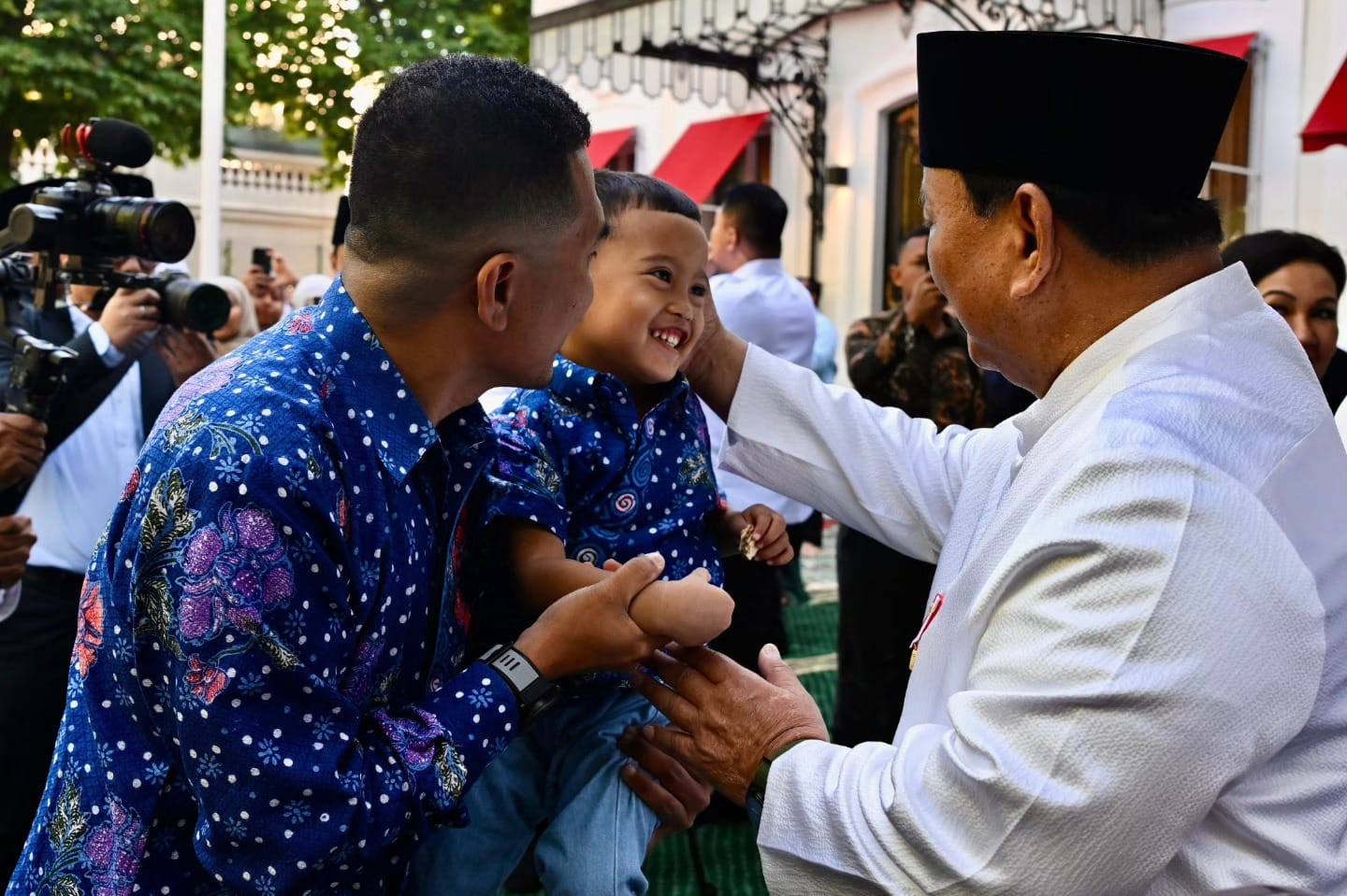 Prabowo Celebrates Eid-al Adha with Diaspora in Paris