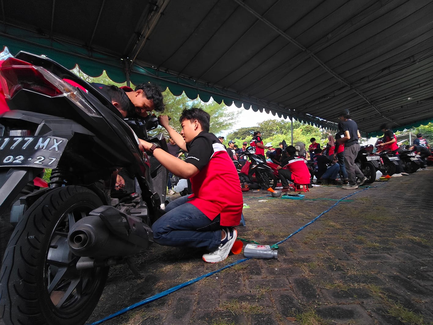 Tekiro and ITS Surabaya Provide Free Service for 300 Vehicles, Train 160 Automotive Students
