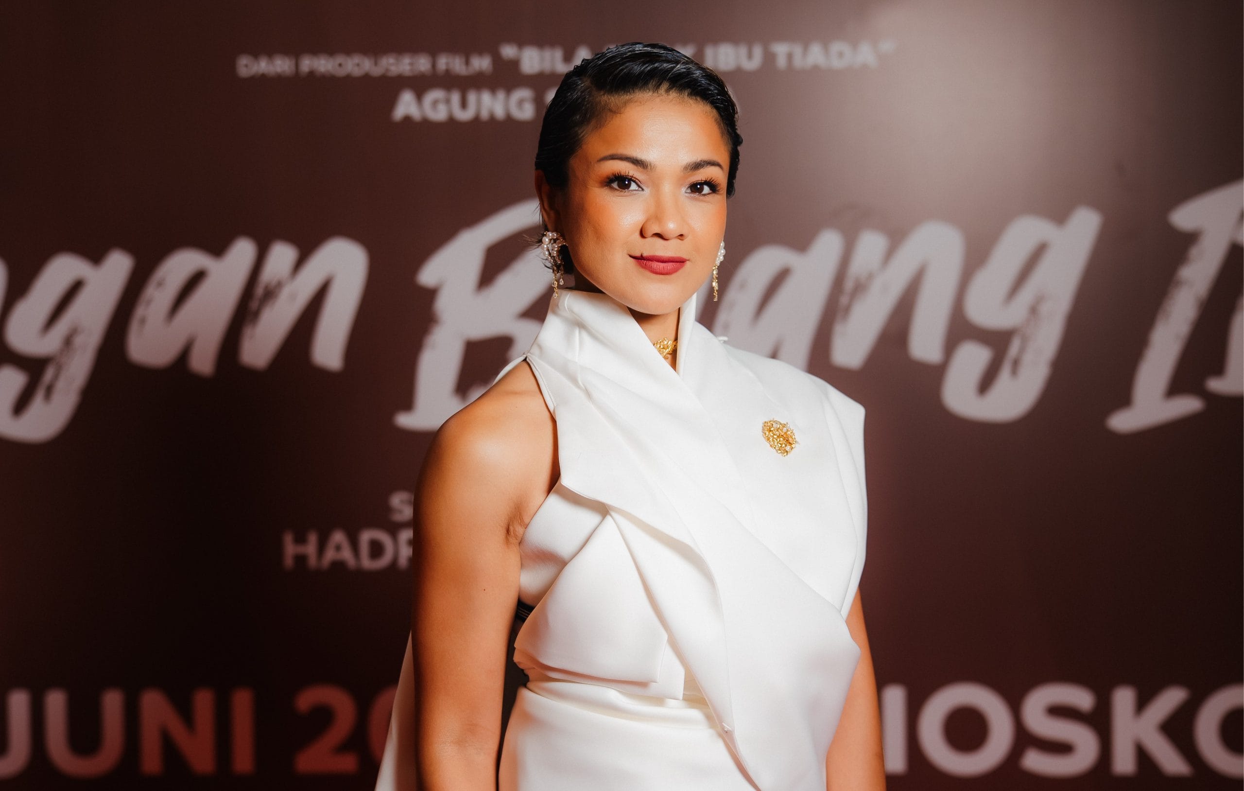 Nirina Zubir Transforms Into a 60-Year-Old Mother in Jangan Buang Ibu