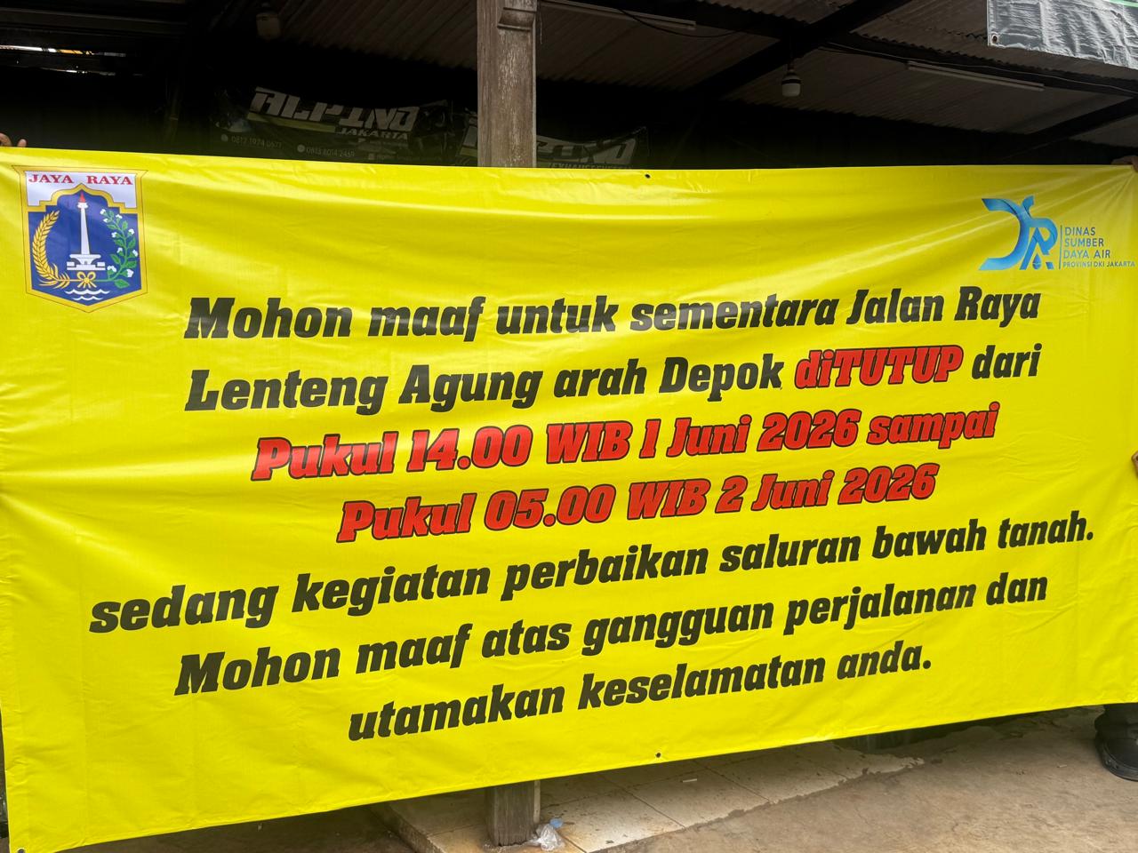 Jakarta Sinks: Lenteng Agung Road Collapses, Triggering Huge Jams