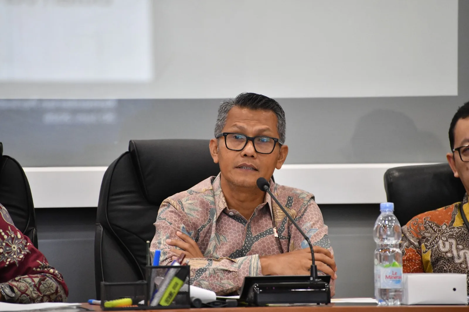 Indonesia Manufacturing Slump Deepens as PMI Falls to 46.9,