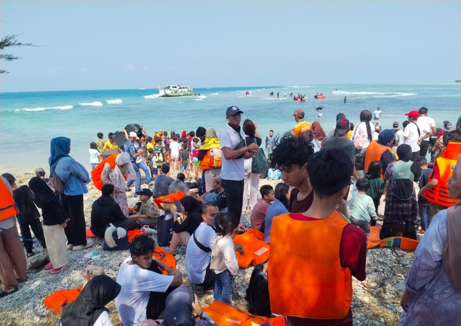 150 Rescued After Ferry Breaks Down Near Seribu Islands