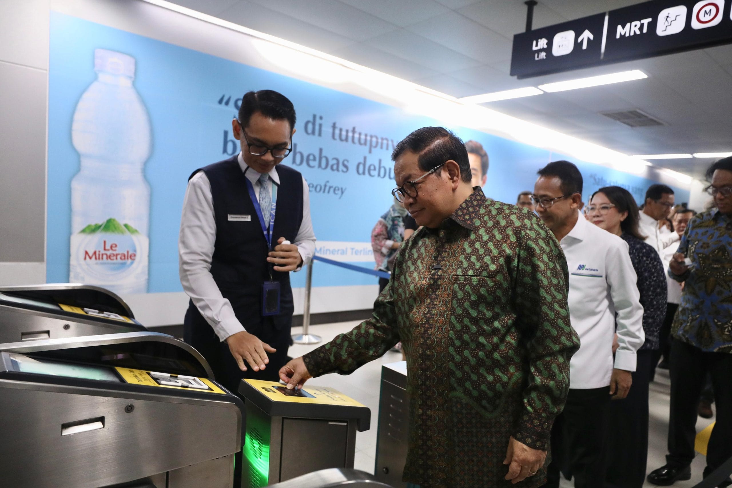 Pramono Pushes EMV Contactless Payment Across Public Transport