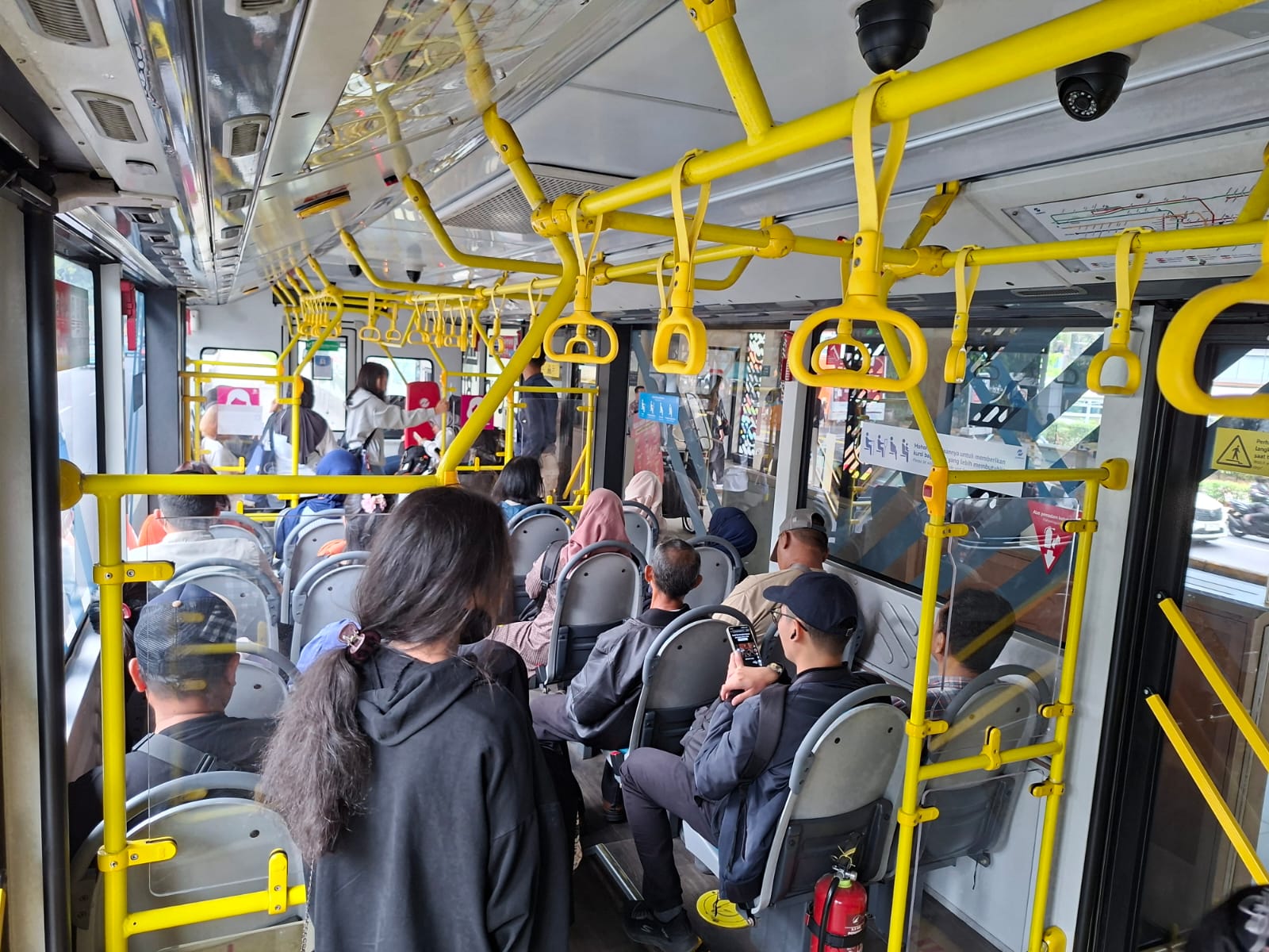 Jakarta to Offer Free Public Transport to Job Seekers from 2027